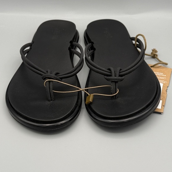 NWT OluKai ‘aka Sandals, in Black - Picture 9 of 14